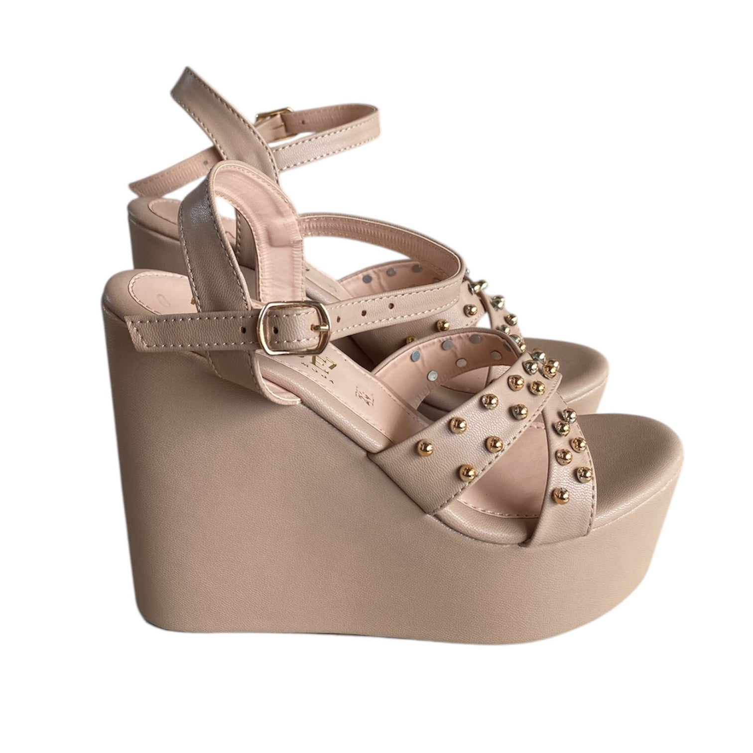 LIA ESTOPEROLES NUDE