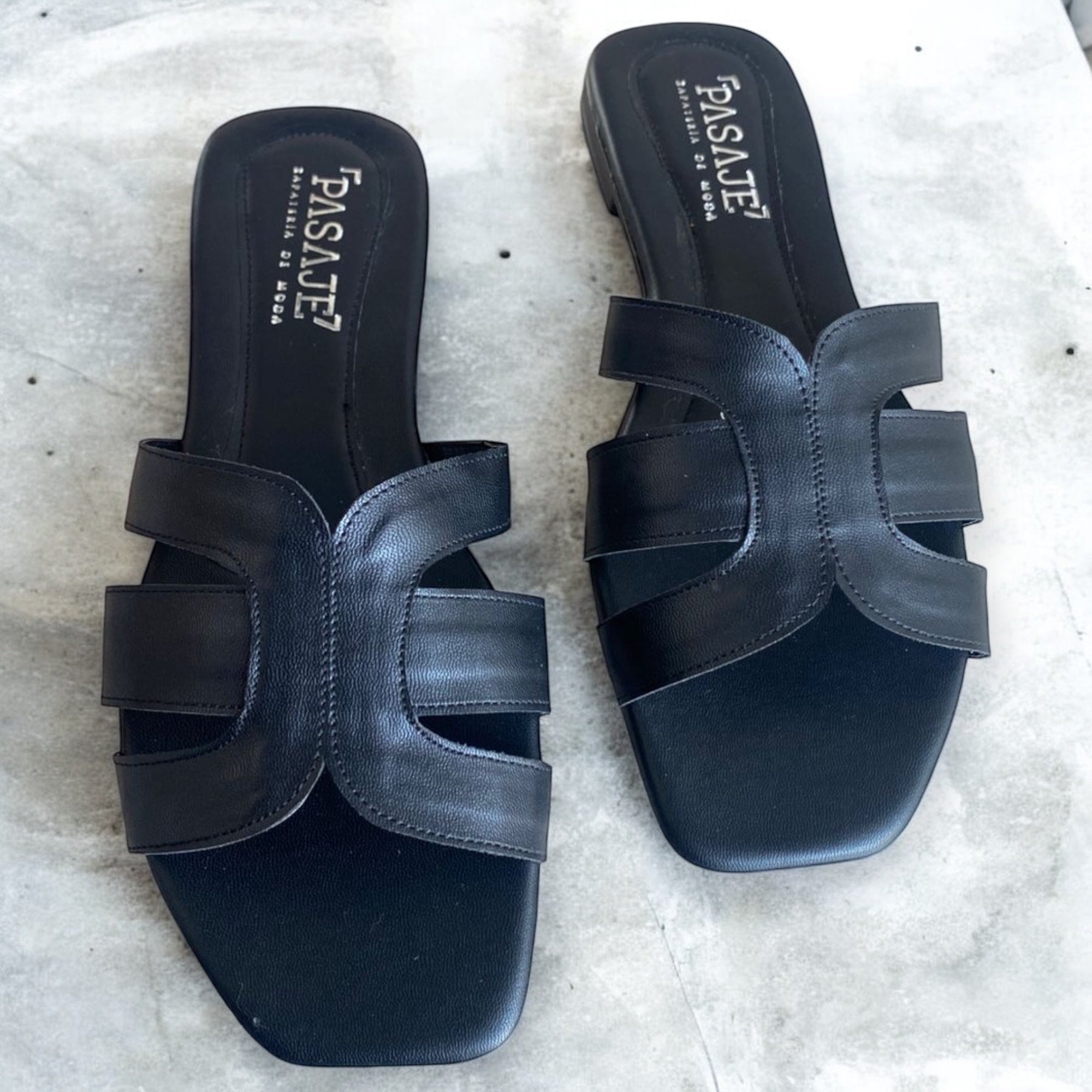 TRIBUTE SANDAL NEGRO